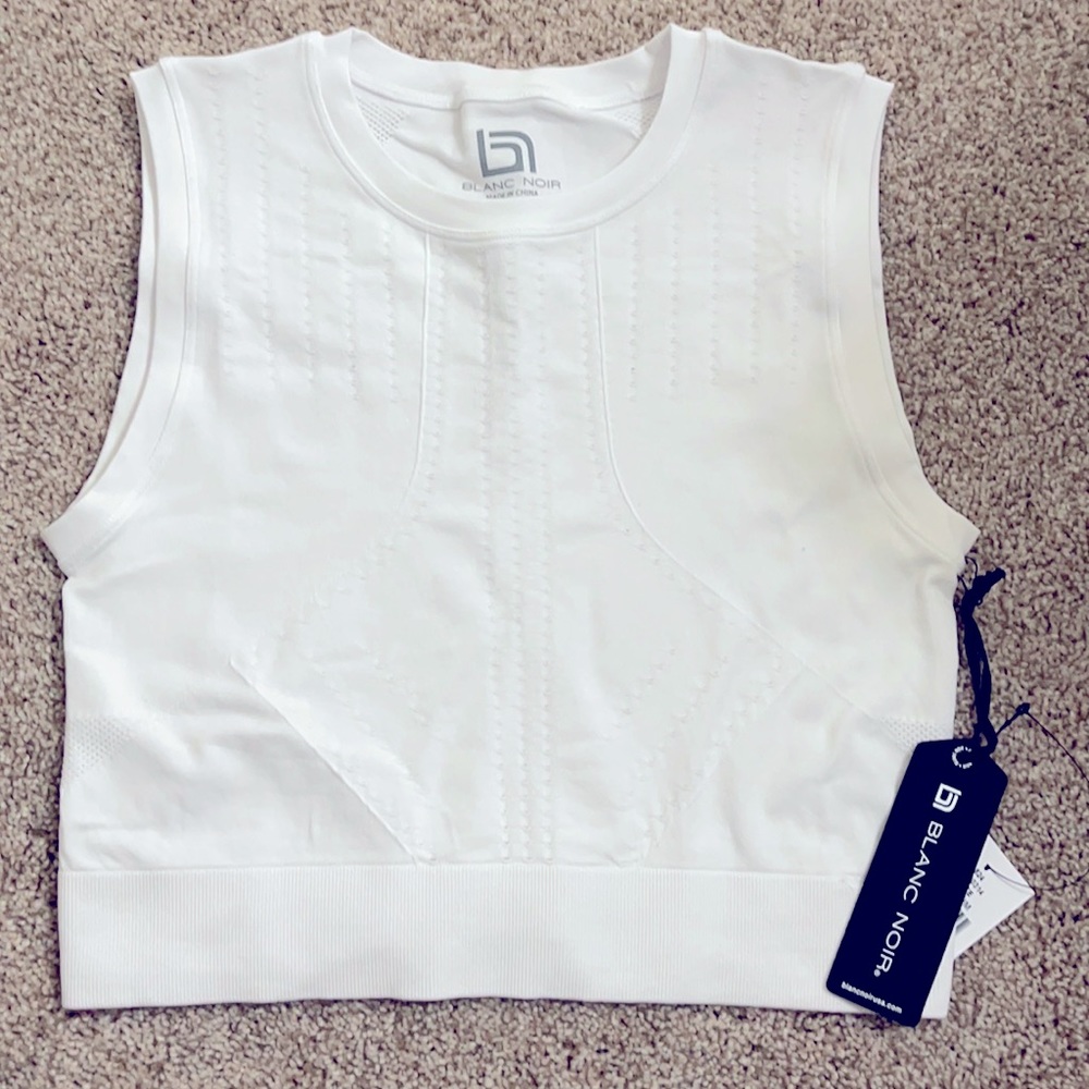 Blanc Noir Infinity Crop
